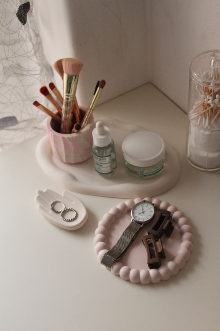 ESSENCE TRAY